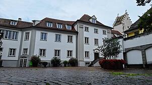 Das Wahrzeichen von Markdorf: Das Bischofschloss ist noch im Besitz der Stadt. Da sie es selbst nicht sanieren kann, soll es an einen ...