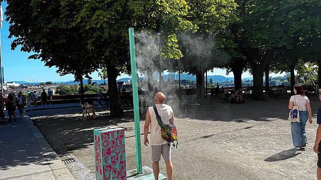 Der Sprühnebel, den die Stadt Basel den Besuchern in der Innenstadt anbietet, verschafft bei den derzeiteigen Temperaturen am Hochrhein ...