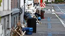 Zum Sperrmüll aus den Fluten gesellte sich Ende August schnell auch regulärer Keller-Schrott, den die Besitzer so genauso unkompliziert ...