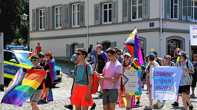 Bild : Ein bunter Protestzug zieht durch Konstanz und Kreuzlingen