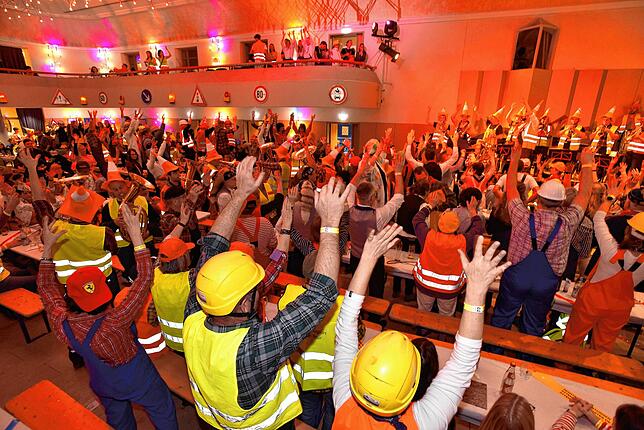 Bild 8: Stimmungsvoller Hüfinger Kolpingball bringt Festhalle zum Beben &ndash; Teil 2