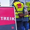 (Archivbild) In Schwerin legten Mitarbeiter des Einzelhandels schon am 27. Oktober ihre Arbeit nieder und protestierten bei einer ...