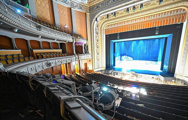 Die Bühne und der Zuschauerraum im sanierungsbedürftigen Stuttgarter Opernhaus.