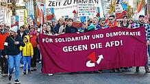 Am Samstagnachmittag, 25. Oktober, demonstrieren 400 Menschen gegen eine AfD-Veranstaltung in den Donauhallen.