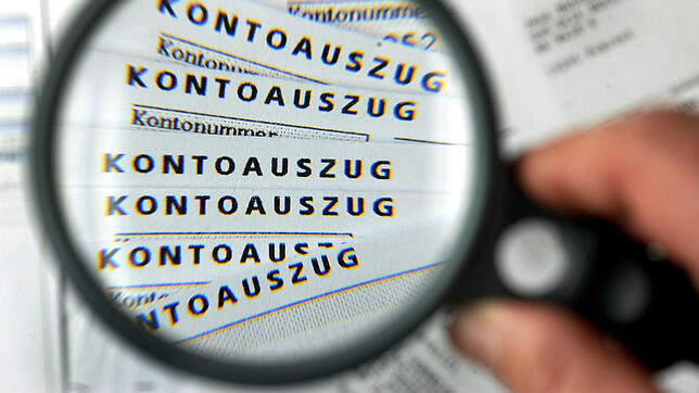 Wenn das Jobcenter Kontoauszüge verlangt, dürfen bestimmte Daten geschwärzt werden.