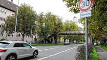 Mittlerweile darf auf vielen Straßen in Konstanz nur noch 30 km/h gefahren werden – ab Montag werden es sogar noch mehr.