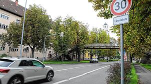 Mittlerweile darf auf vielen Straßen in Konstanz nur noch 30 km/h gefahren werden – ab Montag werden es sogar noch mehr.