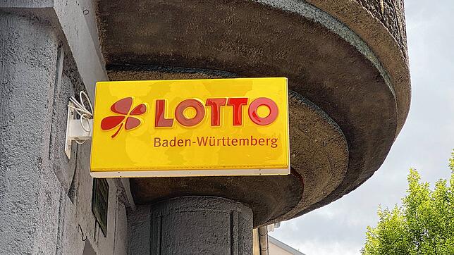 Ein Lottoschild an der Karlstraße in Donaueschingen. Ein Lottospieler aus Donaueschingen hat dieser Tage einen Millionenbetrag gewonnen.
