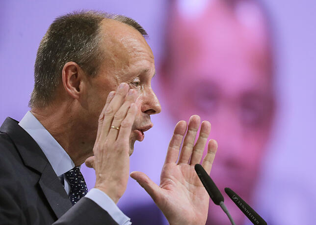 Trotz großem Einsatz hat es am Ende nicht gereicht. Während seiner Ansprache machte Friedrich Merz noch einen durchaus kämpferischen ...