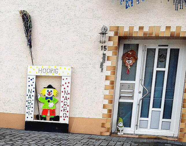 Ein Fastnachtsfenster mit Clown und Narrenruf gibt es bei Doris und Thomas Bäurer in der Adolf-Bernhardstraße in Hondingen zu bestaunen. ...