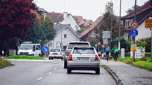 Auch die Ortsdurchfahrt der L&nbsp;207 in Kluftern ist stark verkehrsbelastet. Nach dem Aus für die Ortsumfahrung Kluftern 2016 ...