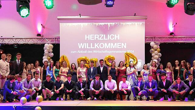 Der Abschlussjahrgang 2024 an den Kaufmännischen Schulen 1 in Villingen-Schwenningen.