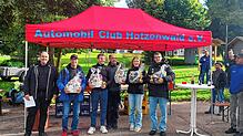 Für den Automobil Club Hotzenwald ehrt (von links) Vorsitzender Thomas Schneider Daniel Disch vom BMW-Moto-Club Freiburg, Nico Wiedemann ...
