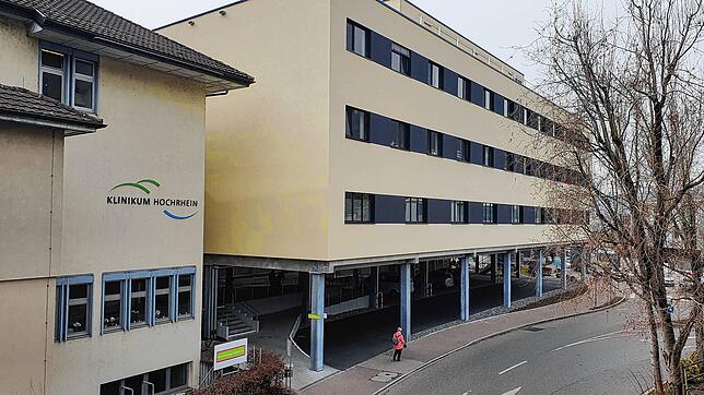 Das Klinikum Hochrhein in Waldshut: Nach Kritik seitens der SPD-Abgeordneten Rita Schwarzelühr-Sutter stellen sich nun 26 leitende Ärzte ...