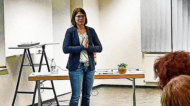 Claudia Moser spricht auf Einladung des Bildungswerks Bregtal über das Thema Darm. Bild: Bildungswerk