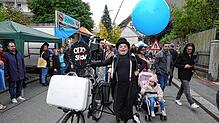 Bringt Freude mit: Otto il Bassotto kommt wieder mit seiner Straßenshow an die Hela. Fotos: Peter Schütz