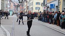 Ein großer Fan des Einschnellens: Katharina Itta-Tittel zeigt, dass sie die Kunst des Schnellens bestens versteht. Dahinter Riccardo Itta.