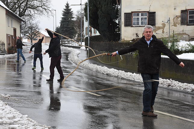 Bild 2: Die Fasnet ist eingeschnellt: Narren starten lautstark in die fünfte Jahreszeit