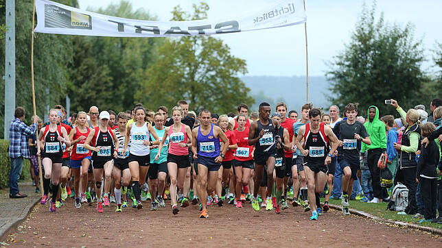 Der Start der Zehn-Kilometer-Strecke des Reichenauer Insellaufs im Jahr 2016.