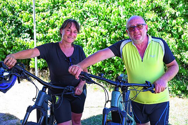 Susann und Harald Klöckner aus der Pfalz mit ihren E-Bikes.