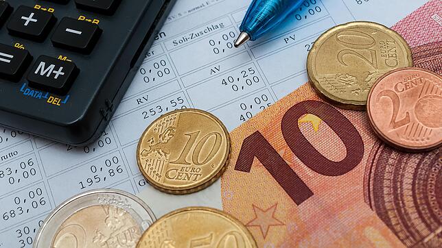 12,82 Euro beträgt der Mindestlohn im Jahr 2025. Bis auf einige Ausnahmen muss er per Gesetz vom Arbeitgeber gezahlt werden.