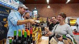 Zahlreiche Besucher probierten sich bei der Genussmesse durch das Angebot von 90 Ausstellern.