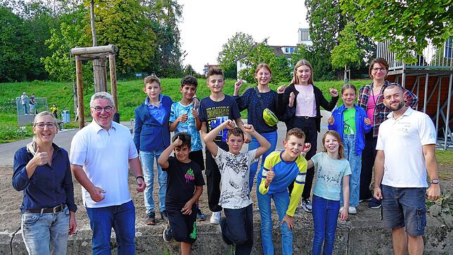 Mitbestimmung für Kinder und Jugendliche war ein großes Thema 2023: Hier der Kinderrat mit Jugendreferent Dennis Bräuer (rechts), ...