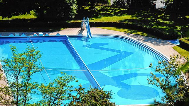 Blick auf die Schwimmbecken im Freibad Waldshut. Die Einrichtung soll ebenso wie das Freibad in Tiengen am 24. Juni öffnen.