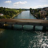 Zur Zeit ist das Wasser viel zu warm für die Äsche: der Hochrhein bei Gailingen.Bild: Achim Mende