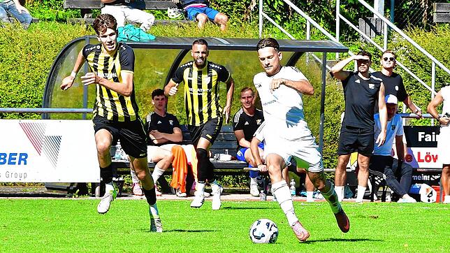 Fehlt am Samstag: Der formstarke Emanuel Esser (vorn) vom SV 08 Laufenburg fällt für das Spiel am Samstag, 15.30 Uhr, beim FC Teningen ...