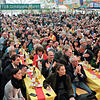 Da sage noch jemand, dass Politik nicht interessiert. Beim Tengener Schätzelemarkt wollen rund 2000 Besucher hören, was ...