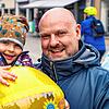 Stefan Maier, hier mit Sohn Julius, hat bei der Sommerredaktion des SÜDKURIER am Mittwoch auf dem Latschariplatz in Villingen ...