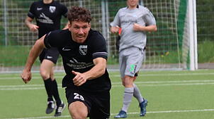 Mit seinem zweiten Tor machte Nicolas Grieger den Deckel drauf auf das 4:2 des FC Öhningen-Gaienhofen gegen SV Aasen.