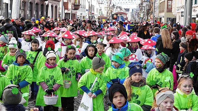 Bild : Die besten Bilder vom Schmutzigen Donnerstag in Donaueschingen: Kinderumzug begeistert!