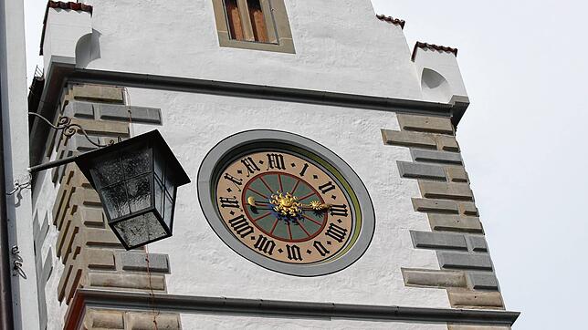 Das Überlinger Franziskanertor nach seiner Sanierung. Ab hier gilt bei der Fahrt in die Altstadt Tempo 20.