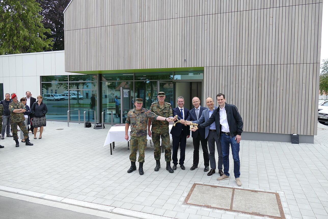 Stetten am kalten Markt Neu gebautes Familienbetreuungszentrum wird an Bundeswehr übergeben