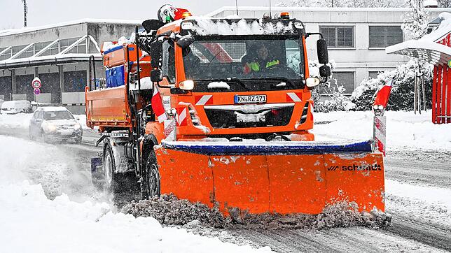 So viel Schnee wie im Frühjahr 2021 gibt es hierzulande selten. Die Technischen Betriebe Radolfzell sind dennoch für den Ernstfall ...