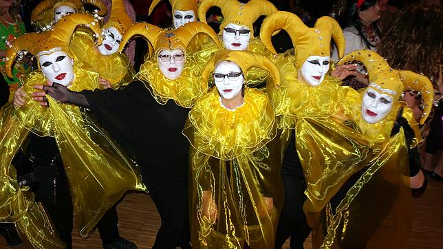 Stolze Schönheiten: Aufwendige Kostüme gehören zur Tiengener Frauenfasnacht dazu – diese Gruppe hat sich vom venezianischen ...