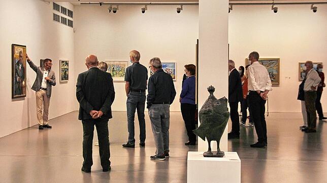 Mit der Ausstellung &bdquo;30 Jahre. Kunstmuseum Singen&ldquo; präsentiert das Haus Schätze aus der Sammlung. Links Museumsleiter ...