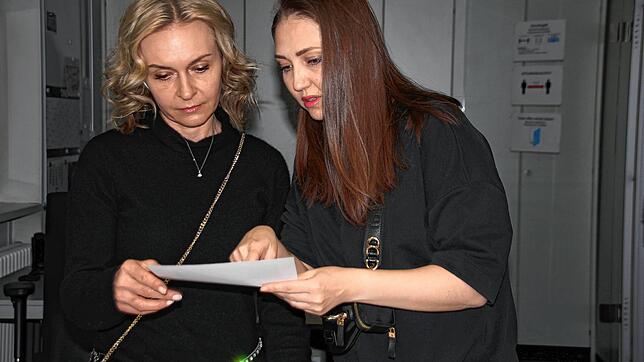 Die Pfullendorferinnen Angela Klug (links) und Anastasia Deisling organisieren eine Hilfsaktion für die Opfer des Krieges in der Ukraine.
