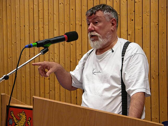 Will Bürgermeister in Aach werden: Der 61-jährige Kurt Künz, der mit wirren Äußerungen von sich reden macht.