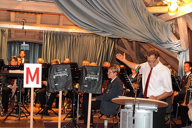 Er hat viele Interpretationsideen für die Buchstaben MVL parat, die die Wertschätzung des Musikvereins untermauern.