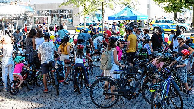 Bild : Bilder von der Fahrraddemo in Friedrichshafen