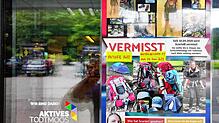 Aushang am Schmidt&lsquo;s Markt in Todtmoos: Das Plakat mit dem Hinweis auf die vermisste Wanderin hängt hier noch immer.