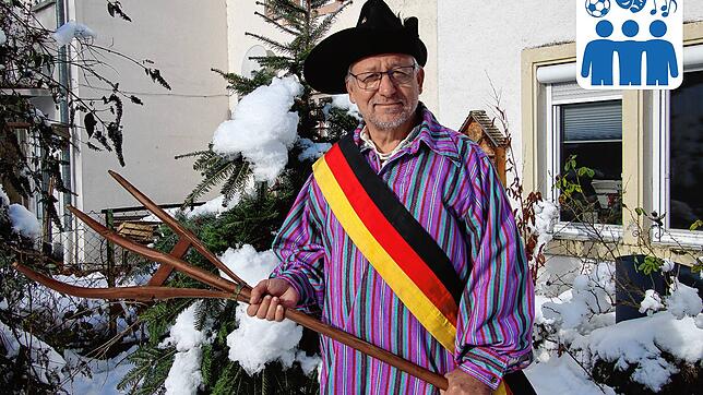 Der neue Vorsitzende Norbert Eckert hat den Heckerverein vor der Auflösung bewahrt. Bei seinem Kostüm handelt es sich um traditionelle ...