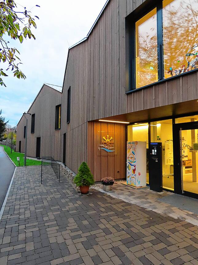 Die Außenansicht fügt sich in die Umgebungsbebauung ein &ndash; für die Architektenkammer ein wichtiges Kriterium.