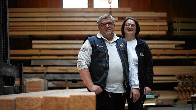 Martin Fichter und seine Frau Theresia in der Werkstatt ihrer Zimmerei in Unterkirnach. Seit 1989 führt Fichter das Geschäft. Aktuell ...