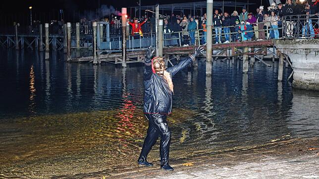 Bild : Dem Wasser entstiegen – Seegeister starten in die Fasnacht. Alle Foto gibt es hier