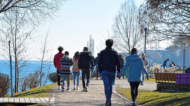 In der Seegemeinde, zum Beispiel im Uferpark Bodman, der hier zu sehen ist, wird an Ostern unter anderem verstärkt die Einhaltung der ...