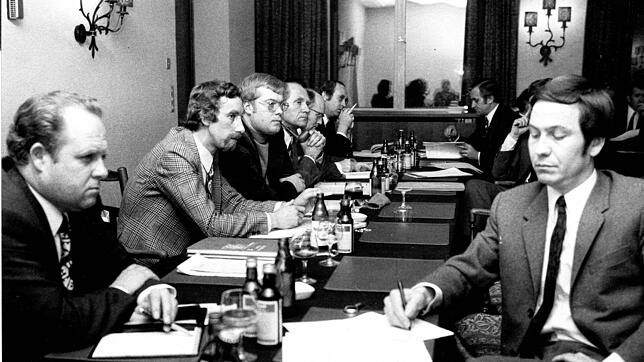 Andere Zeiten: Die SPD-Fraktion im Konstanzer Gemeinderat hatte nach der Wahl 1971 zwölf Mitglieder. Am damaligen Tagungsort Bürgersaal ...